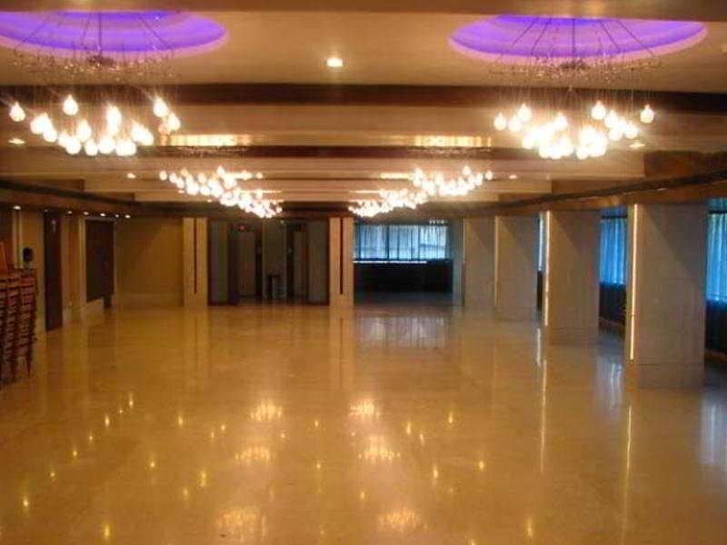 Levender Bough Hotel Мумбай Екстериор снимка