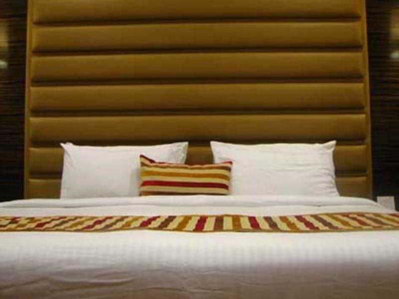 Levender Bough Hotel Мумбай Екстериор снимка