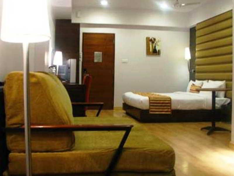 Levender Bough Hotel Мумбай Екстериор снимка