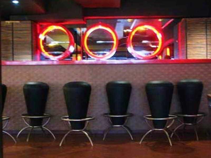 Levender Bough Hotel Мумбай Екстериор снимка