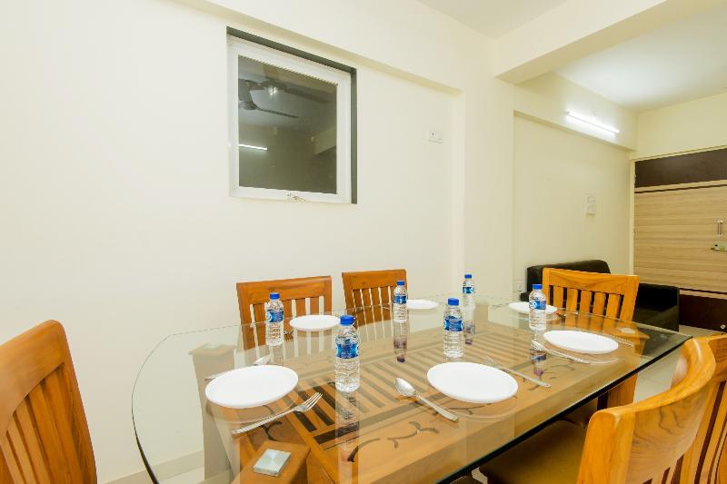 Levender Bough Hotel Мумбай Екстериор снимка